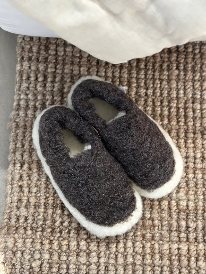 Coldbreaker - Slippers - Mid Brown